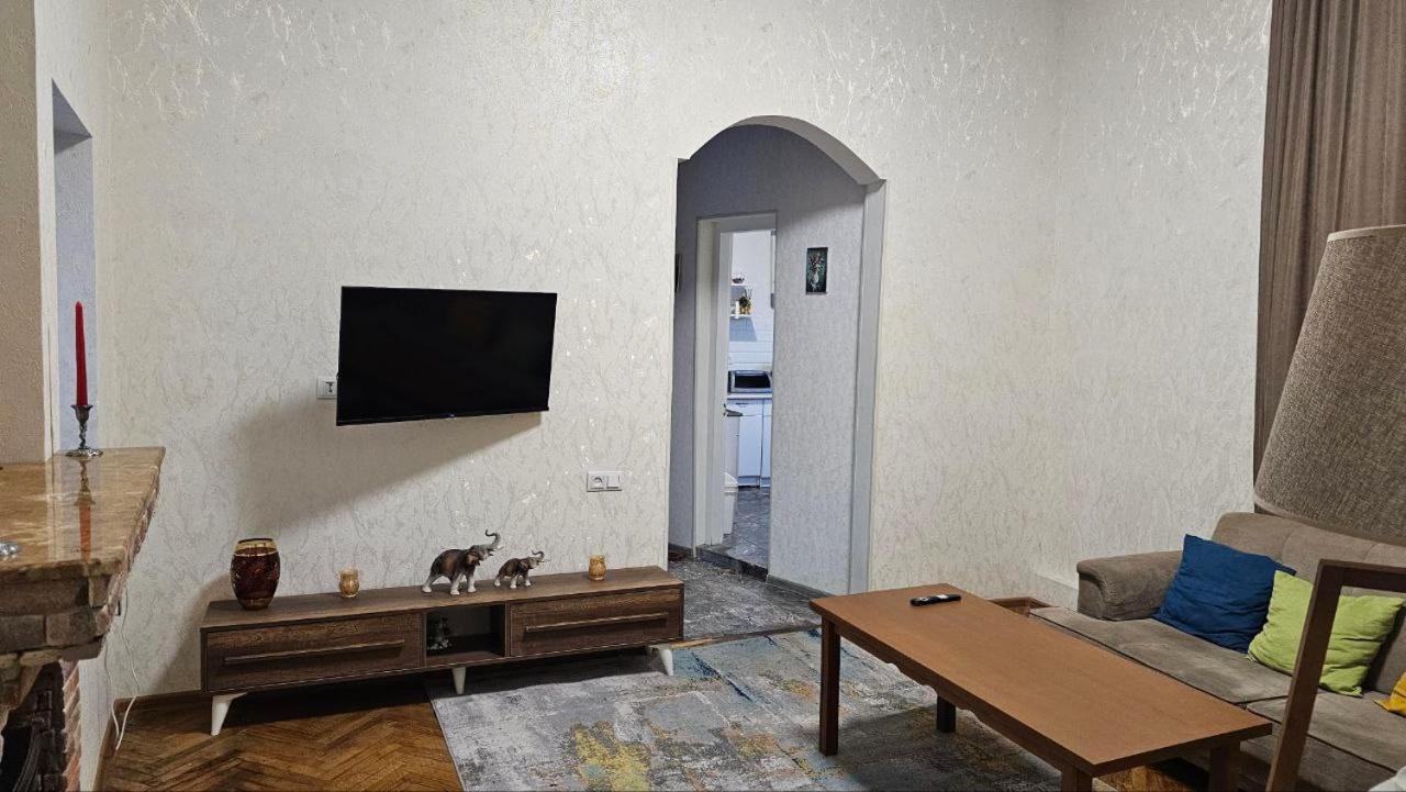 Heart Of The Old Tbilisi Apartment Exterior photo